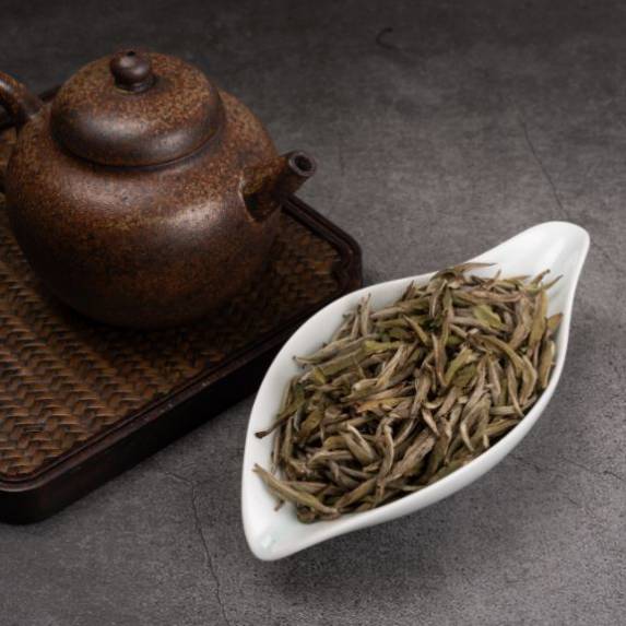Fu Ding - Bai Hao Yin Zhen (福鼎 - 磻溪白毫银针)