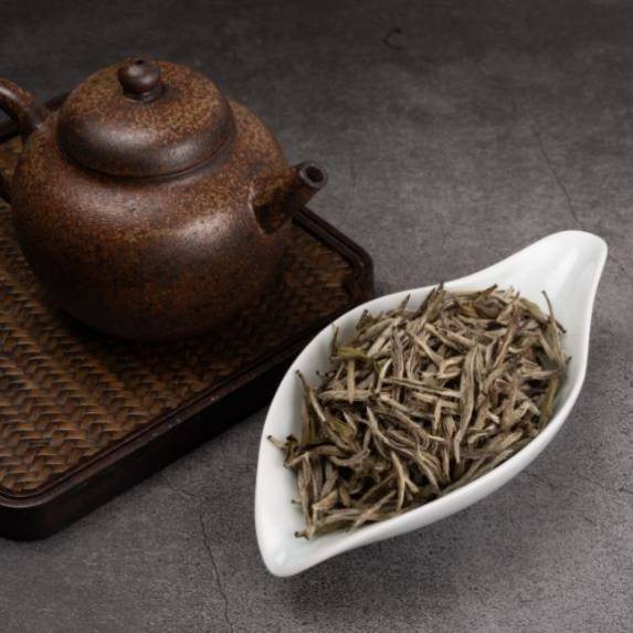 Fu Ding – Bai Hao Yin Zhen (福鼎 - 白毫银针) "珍藏"