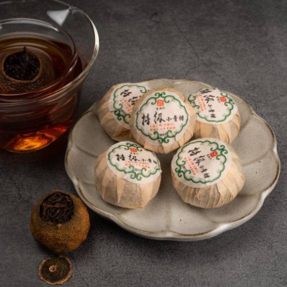 Premium Xiao Qing Gan Pu erh in Tangerine Peel (特级 - 小青柑普洱茶)