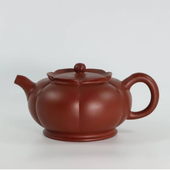 Budding Teapot (含苞欲放壶)